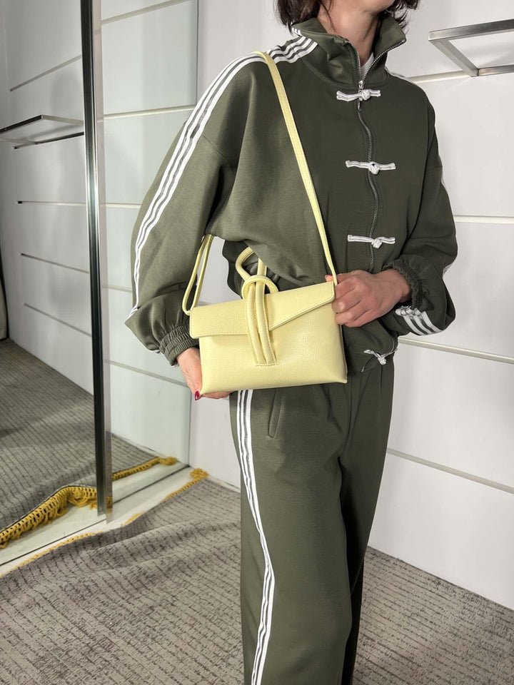 borsa a nodo in pelle, con tracolla in pelle regolabile gialla 200414GIALLO FEMME CAFE SELECTION