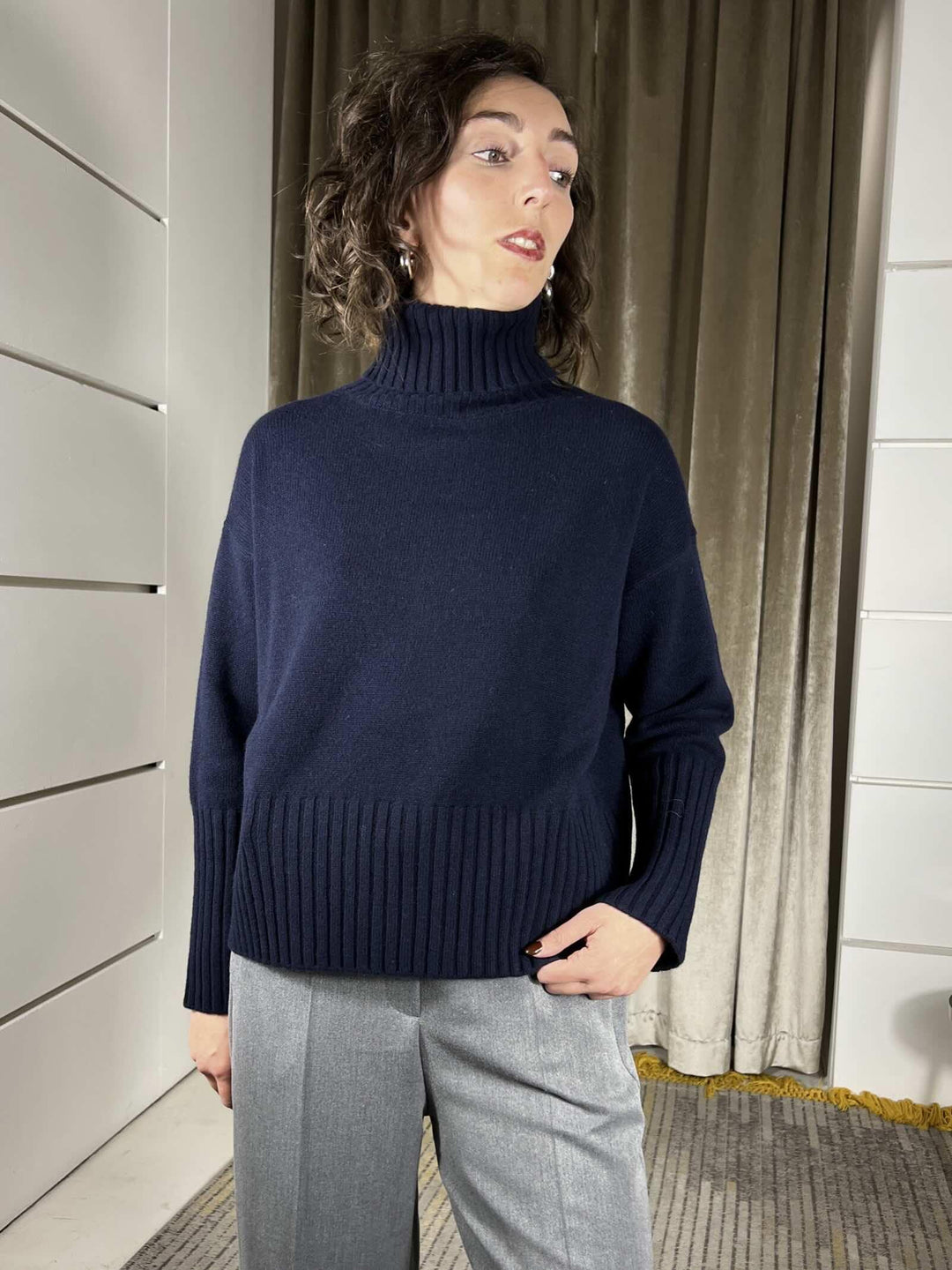 maglione collo alto con coste 100%lana blu WL938-7AI25BLU TENSIONE IN