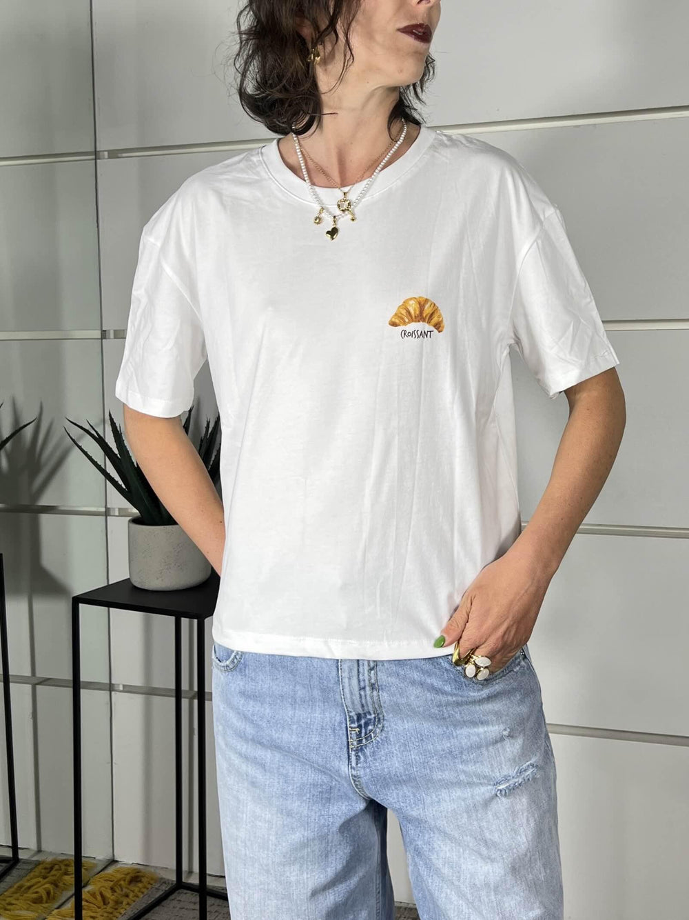 t-shirt bianca Paris con piccolo croissant sul davanti e immagini di brioche sul retro LD5255BIANCO LUMINA
