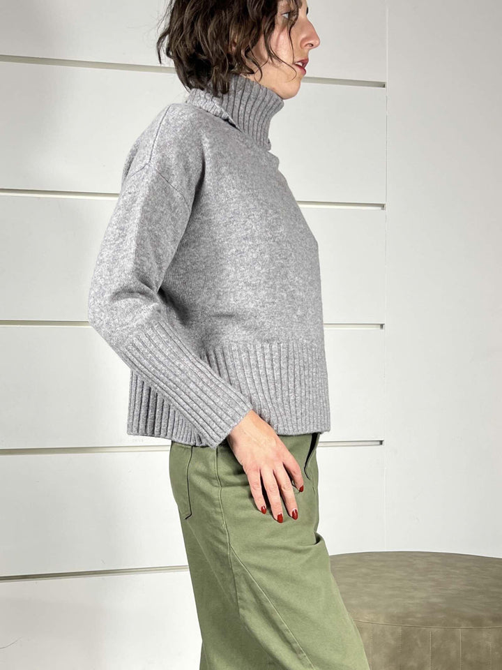 maglione collo alto con coste 100%lana grigio WL938-7AI25GRIGIO TENSIONE IN