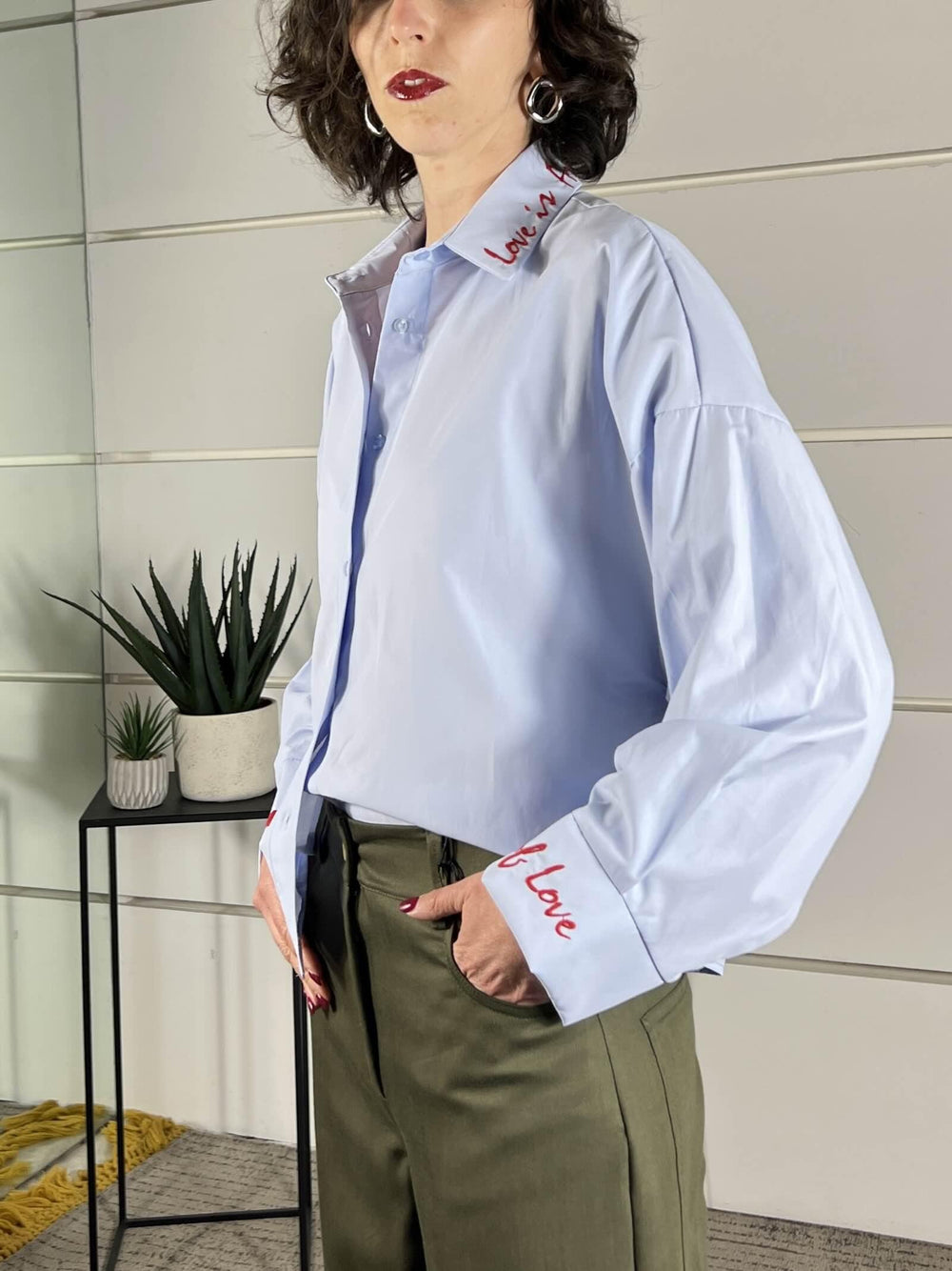 camicia celeste con scritta ricamata rossa CVS-Q155CELESTE/ROSSO HAVE ONE
