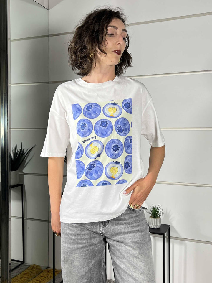 t-shirt bianca con mirtilli 690002BLUEBERRY SPICY CAFE