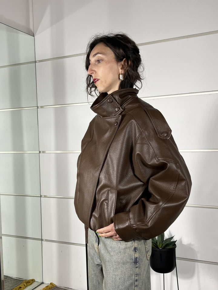 bomber in ecopelle collo alto con patta martellato moro 39025MORO TENSIONE IN