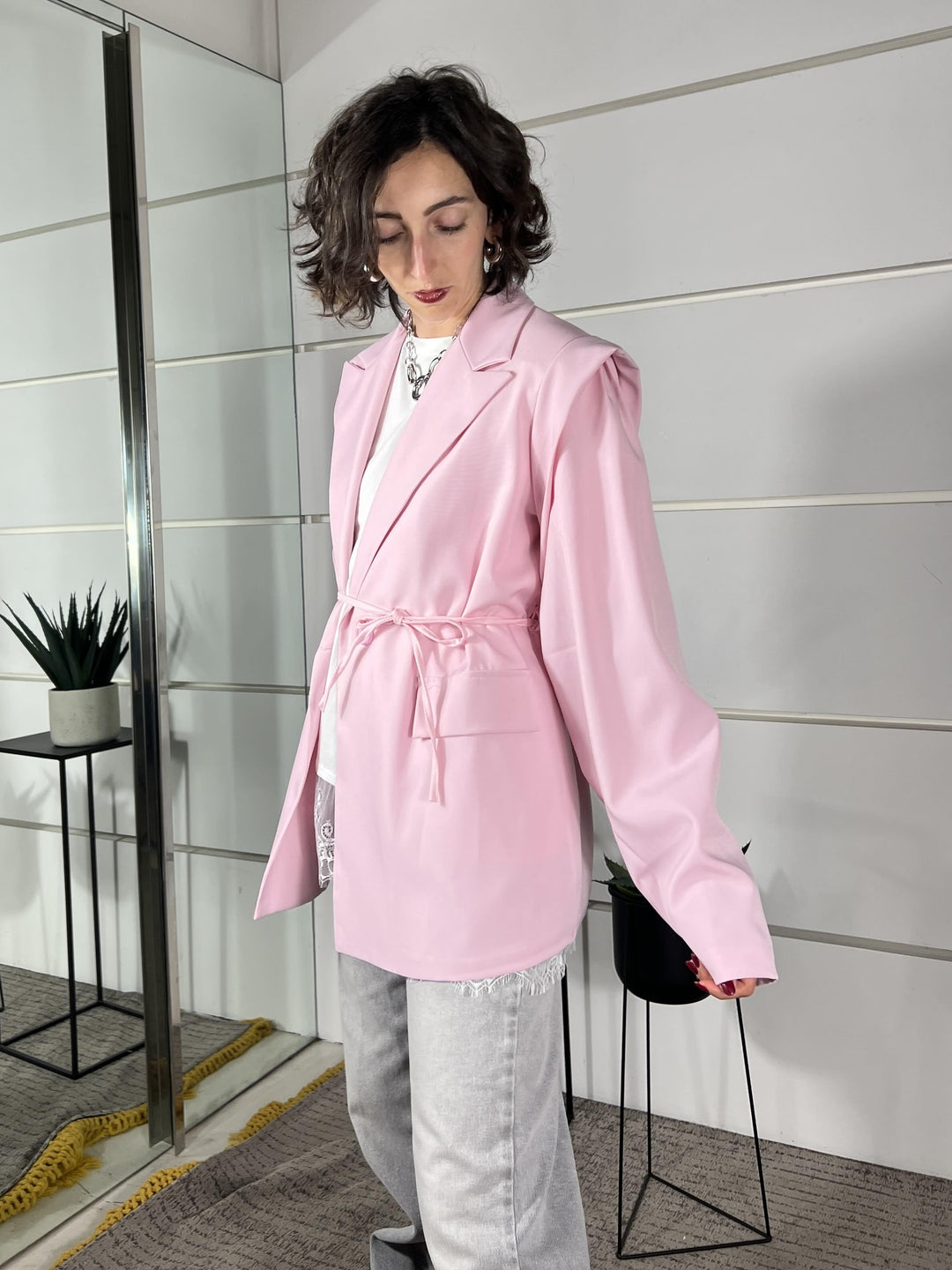 giacca viscosa ,spalla scesa con aletta e manica ampia,cintura a filo punto vita.95% poliestere 5% elastane. 26MP25076ROSA FEMME SELECTION