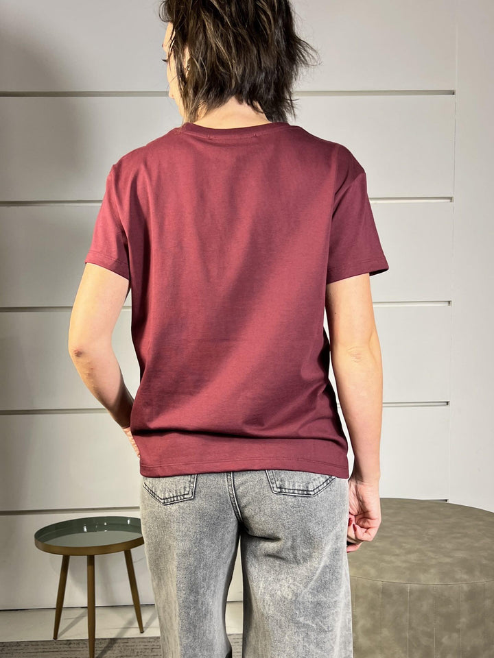 t-shirt bordeaux con ricamo non mi resta che lourdes TSM-P007BODEAUX HAVE ONE