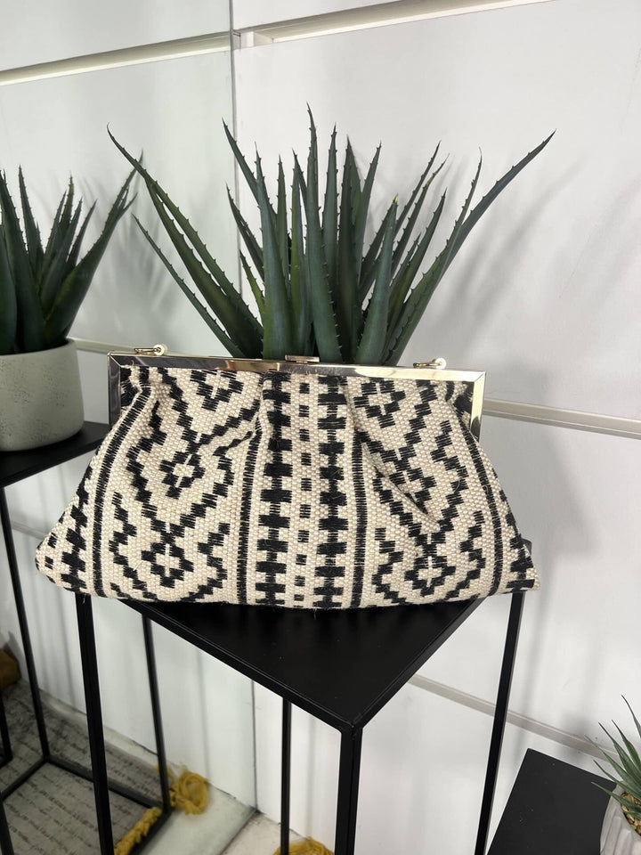 borsa a clutch con fantasia geometrica nera con tracolla FF27472BLACK FEMME CAFE SELECTION
