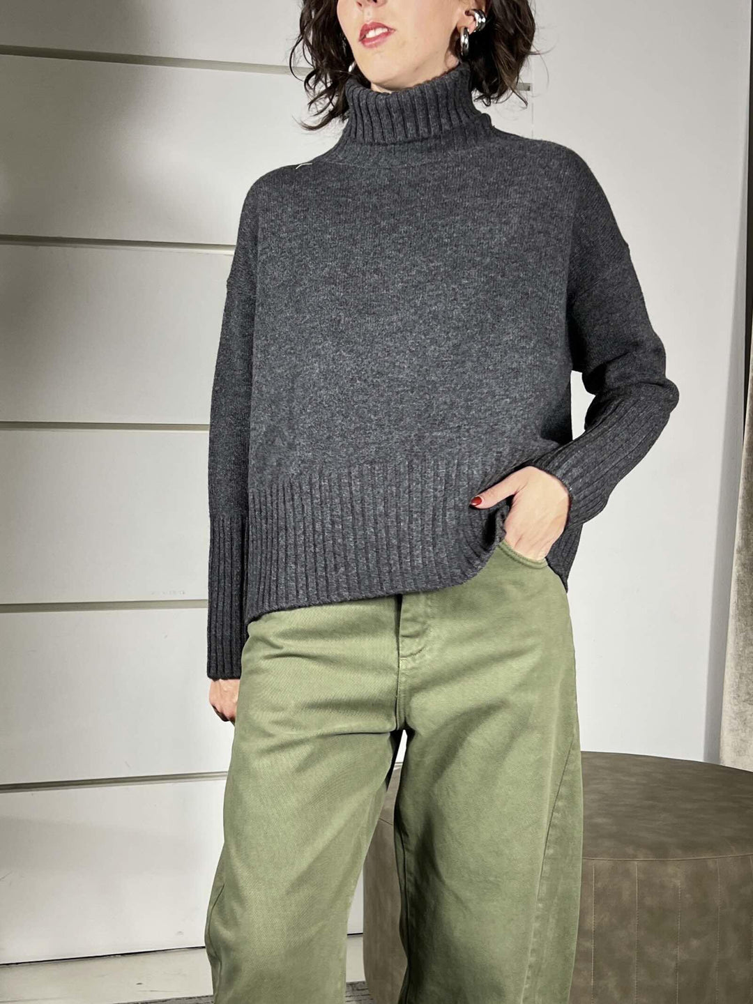 maglione collo alto con coste 100%lana catrame WL938-7AI25CATRAME TENSIONE IN