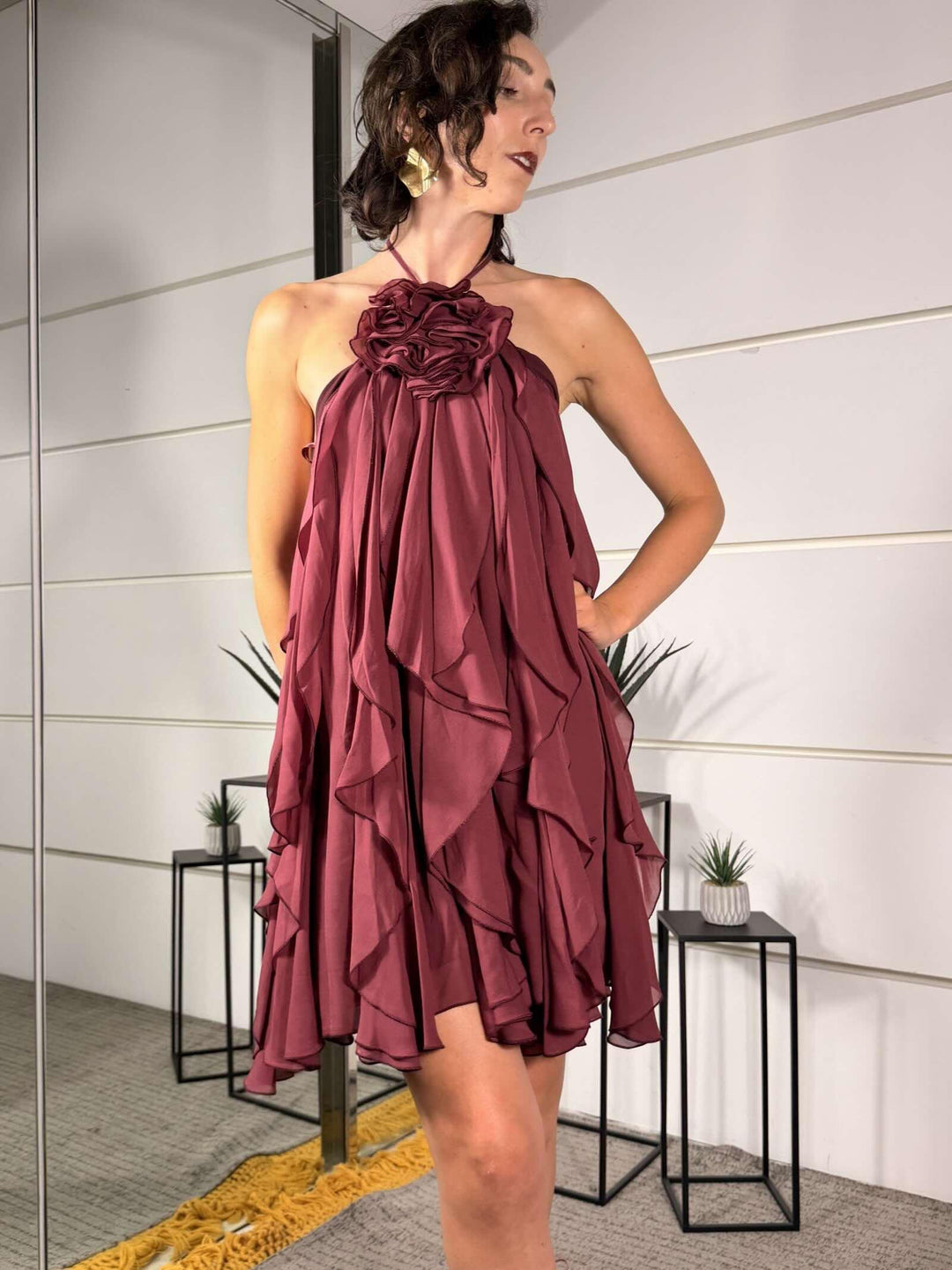 abito corto bordeaux a balze con fiore applicato sullo scollo AGEVLWU1380 IMPERIAL