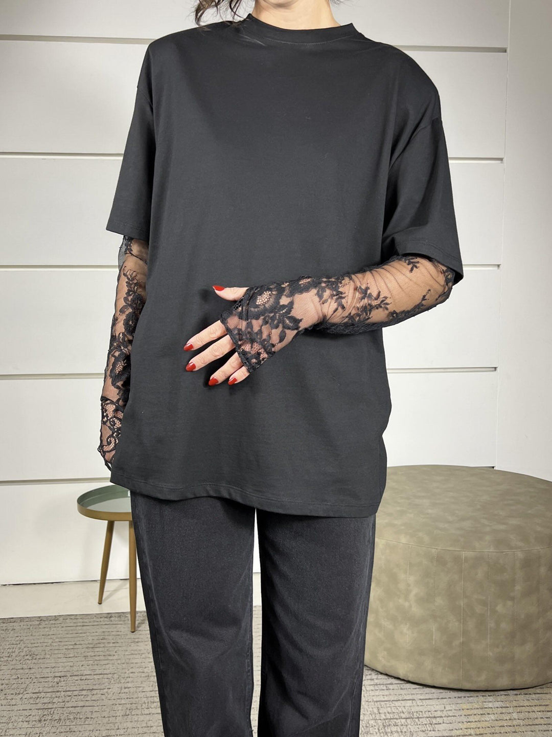 t-shirt con manica in pizzo e spallina imbottita nera UF0062NERO VICOLO