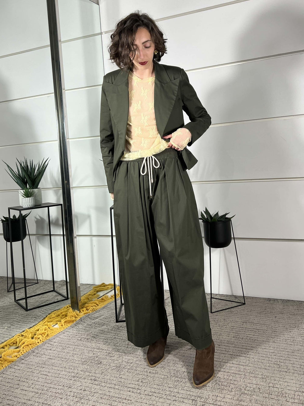 pantalone in cotone con coulisse, elastico in vita e pinces verde militare 10235VCERDE MILITARE SUSY MIX