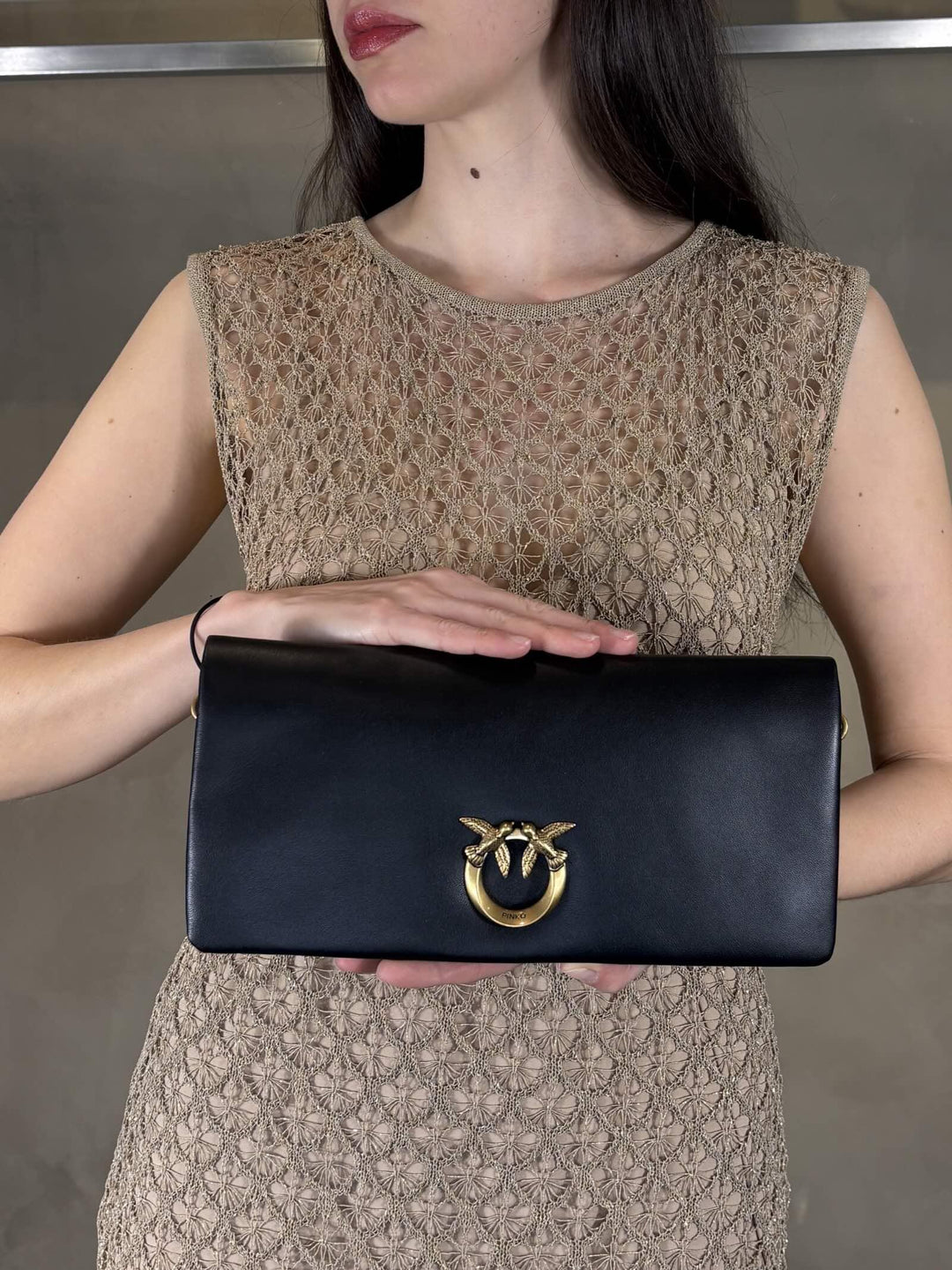 pochette a tracolla nera e oro CLICK SOFT HORIZONTAL CLASSICZ99Q PINKO