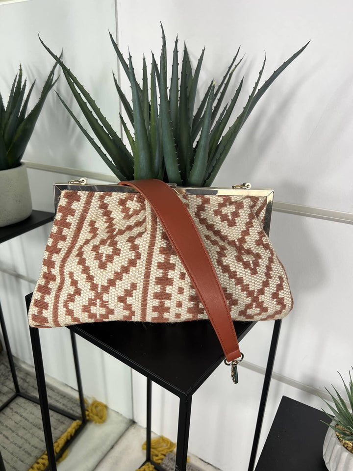 borsa a clutch con fantasia geometrica brown con tracolla FF27472BROWN FEMME CAFE SELECTION