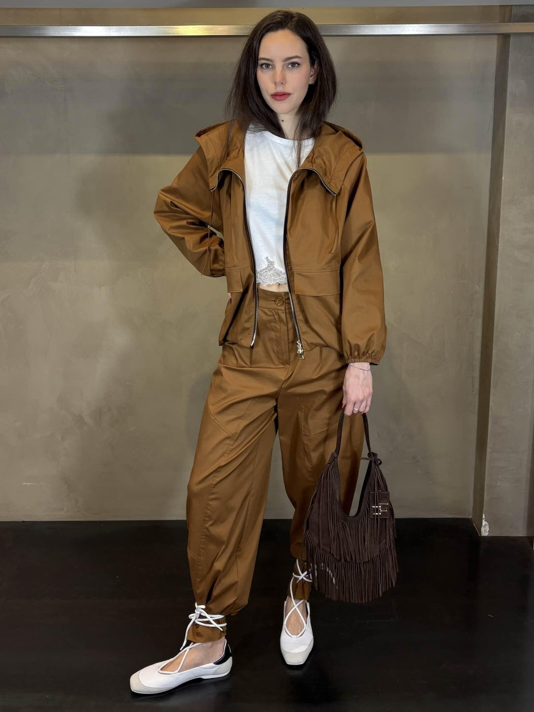 pantalon ampiocon pince  più stretto sul fondo caramello PIAV0538 CARLA G